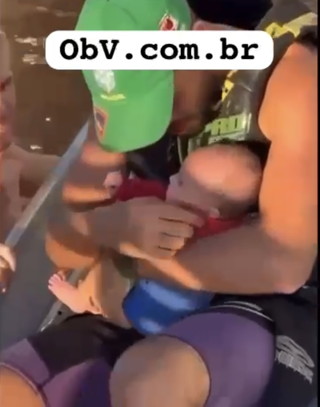 VÍDEO:Bebê de 2 Meses e Família São Resgatados das Enchentes no Rio Grande do Sul