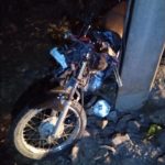 Condutor abandona carro após colidir em poste e capotar na SC-114 em Taió