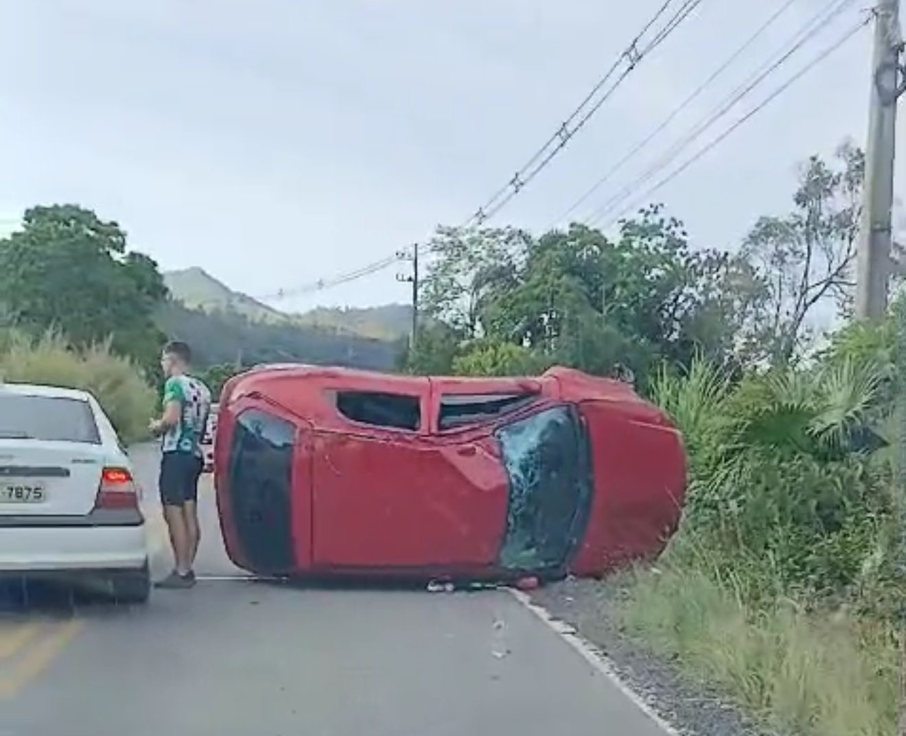 VÍDEO : Mulher Perde o Controle do Veículo e Tomba na Rodovia Entre Taió e Salete