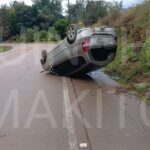 Caminhonete sai da pista e colide com poste na SC-340 em Ibirama