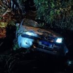 Casal fica ferido após carro sair da pista em Pouso Redondo