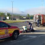 Motorista fica ferido após carreta tombar na BR-470 em Ibirama
