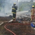 Motorista fica ferido após colidir carro contra poste no Centro de Ituporanga