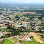 Polícia intercepta ônibus com torcida organizada na BR-470, em Agronômica