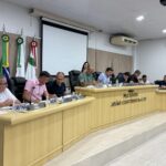 Motorista fica preso às ferragens após colisão entre caminhões em Rio do Sul