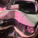 Carro tomba ao atravessar ponte e interdita trânsito em Rio do Sul