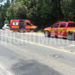 Tombamento de carreta na SC-350 em Taió interdita rodovia e deixa motorista ferido