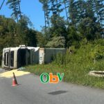 Caminhão sai da pista na BR-470 em Agronômica