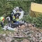 Vídeo: Carreta tomba na BR-470 e mobiliza bombeiros em Pouso Redondo